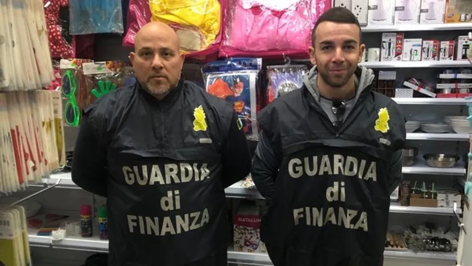 Sequestrati 150mila articoli non a norma dalla Guardia di Finanza nel Crotonese