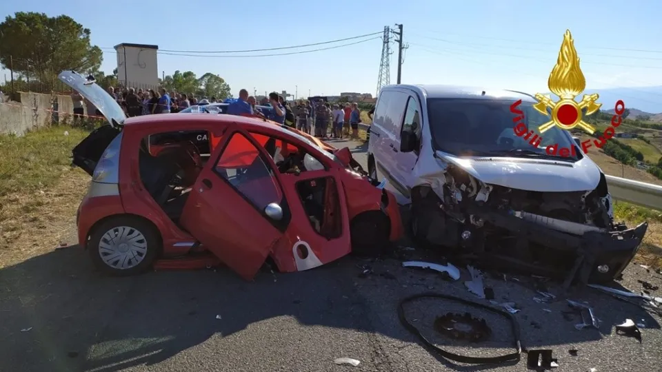 Incidente stradale nel Crotonese: perde la vita una donna (VIDEO)