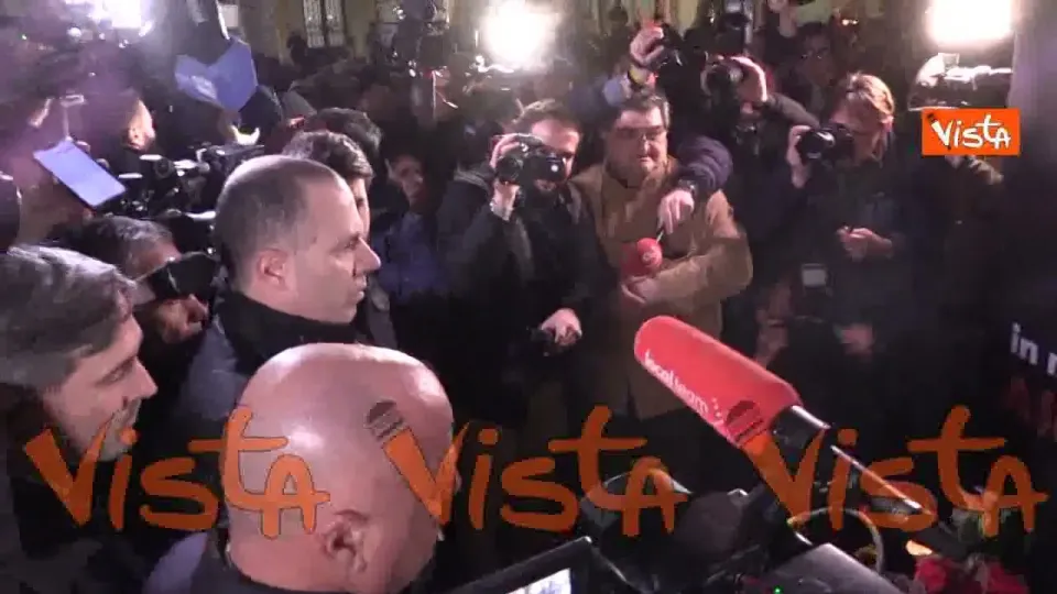 Romeo (Lega) contestato alla fiaccolata per Navalny al Campidoglio: "Ipocrita"