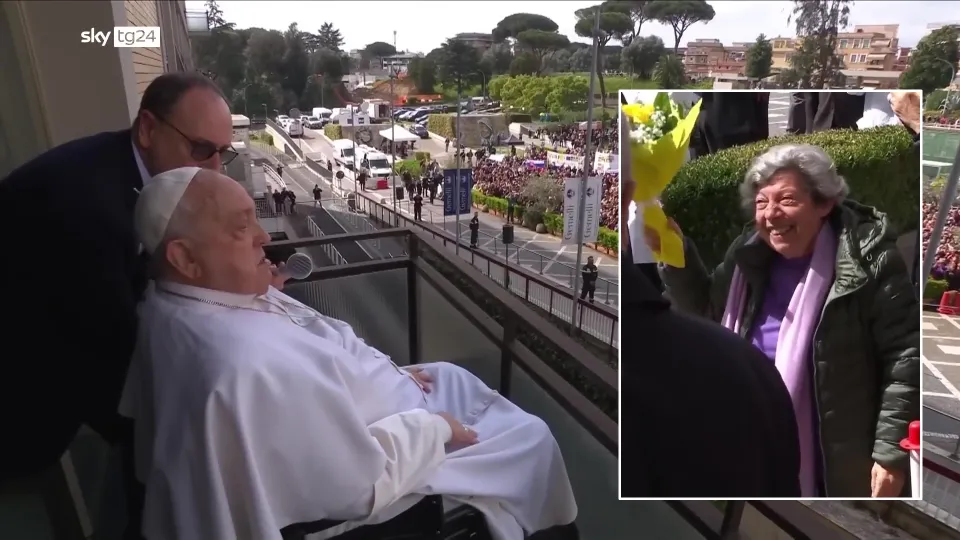 La signora coi fiori gialli per Papa Francesco, una storia calabrese