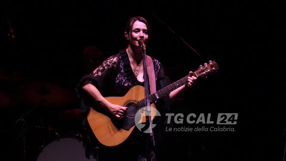 Signore e signori, Carmen Consoli: la cantantessa live a Crotone