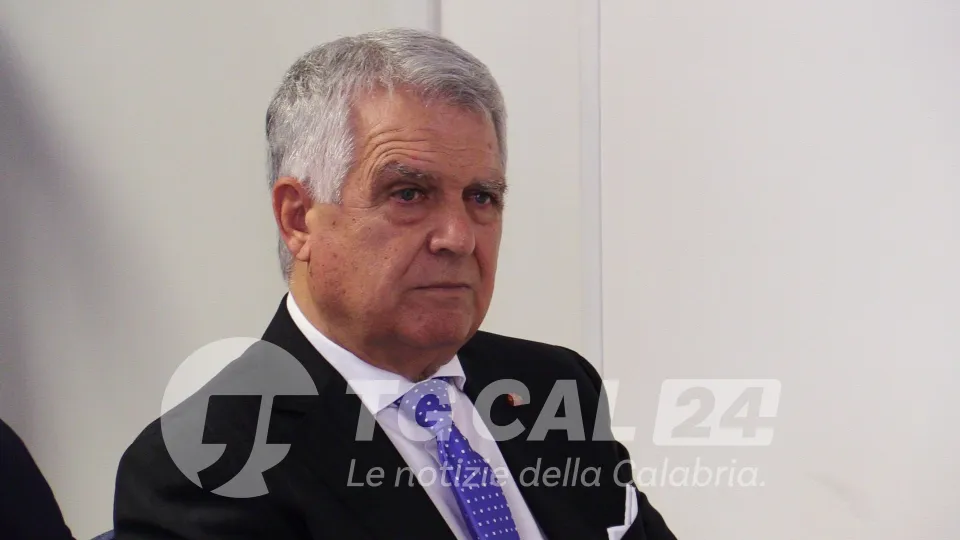 Bonifica, Errigo: «I rifiuti non resteranno a Crotone. Inizieremo dal porto»