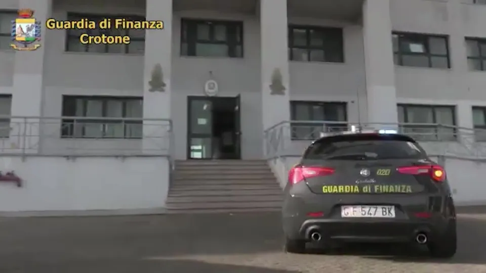 Bancarotta ed evasione fiscale, arrestato imprenditore crotonese