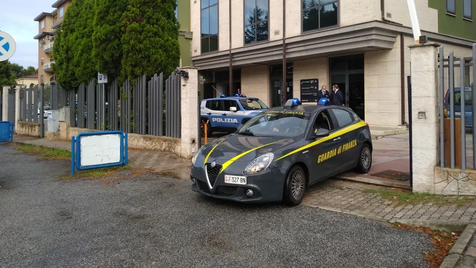 Sequestrati beni per 1,2 milioni di euro a Maria Merolla, alias la presunta truffatrice Cristina Kramer (VIDEO)