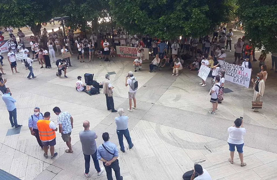 "Sosteniamo Giuseppe Lombardo": sit in di appoggio ai magistrati antimafia di Reggio Calabria