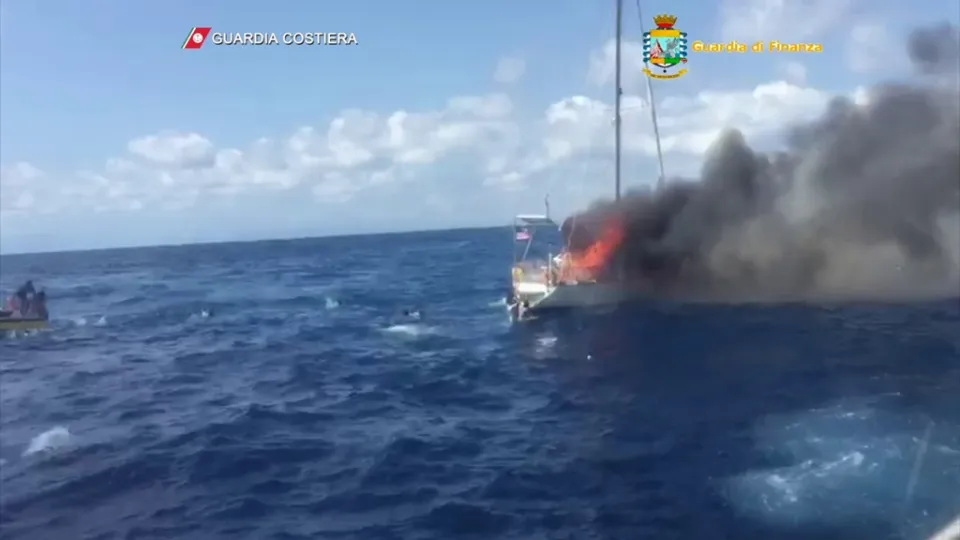 VIDEO | Barcone con migranti esploso a Praialonga: si cerca di capire quanto accaduto a bordo