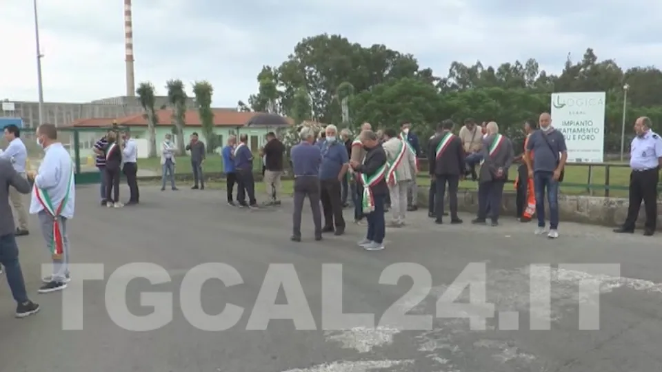 Blocco del conferimento dei rifiuti: protestano i sindaci del Vibonese (VIDEO)