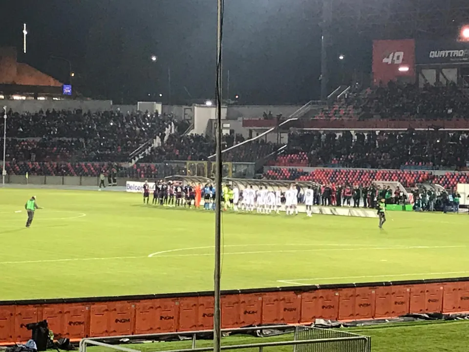 Serie B, il derby di Calabria se lo aggiudica il Crotone: il Cosenza reclama una rete