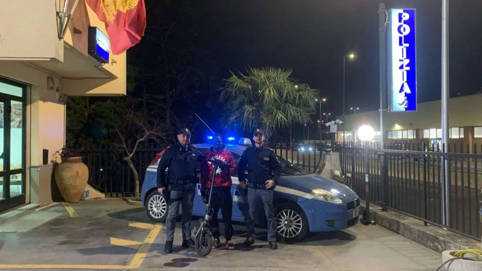 Vibo Valentia, rubano monopattino elettrico: due denunciati
