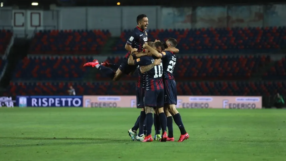Serie B: il Cosenza vince e si salva all'ultima giornata, cade il Crotone in trasferta