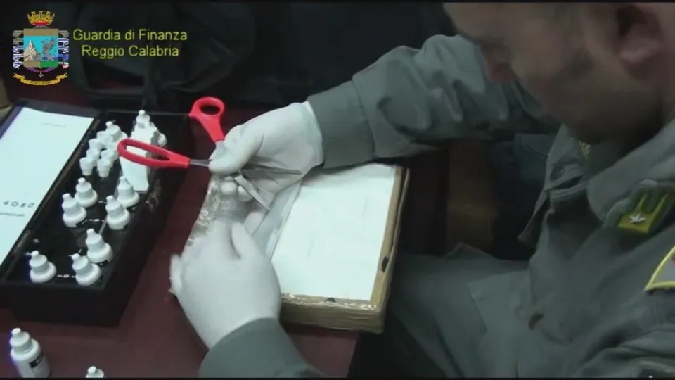 Scoperto corriere con oltre 4 kg di cocaina agli imbarcaderi di Villa San Giovanni (VIDEO)