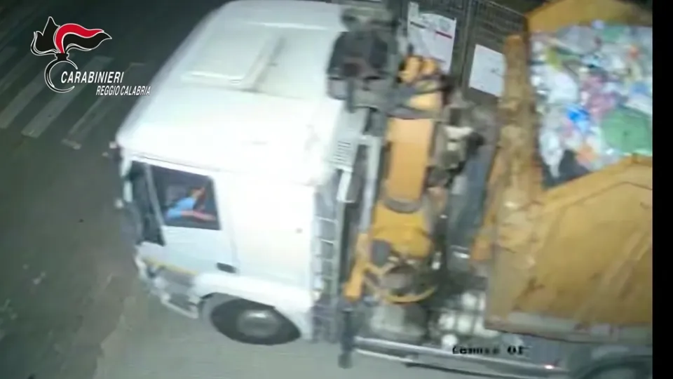 Ritrovato autocompattatore rubato a Polistena: era in uno sfasciacarrozze a Gioia Tauro (VIDEO)