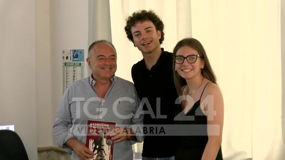 VIDEO | Quattromila studenti di Crotone si schierano con Nicola Gratteri: «Siamo tutti con lui»