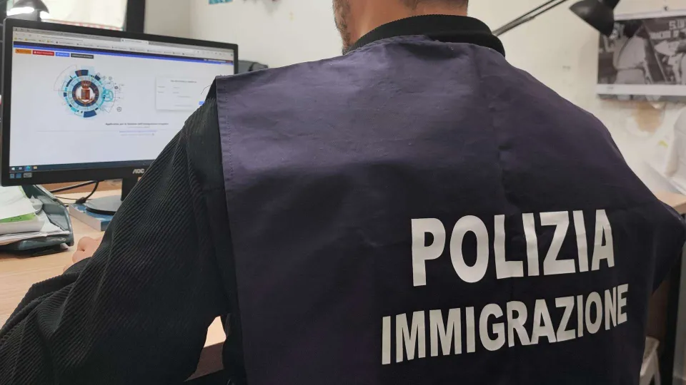 Operazione Karonte, immigrazione: estradato trafficante iracheno fuggito in Olanda