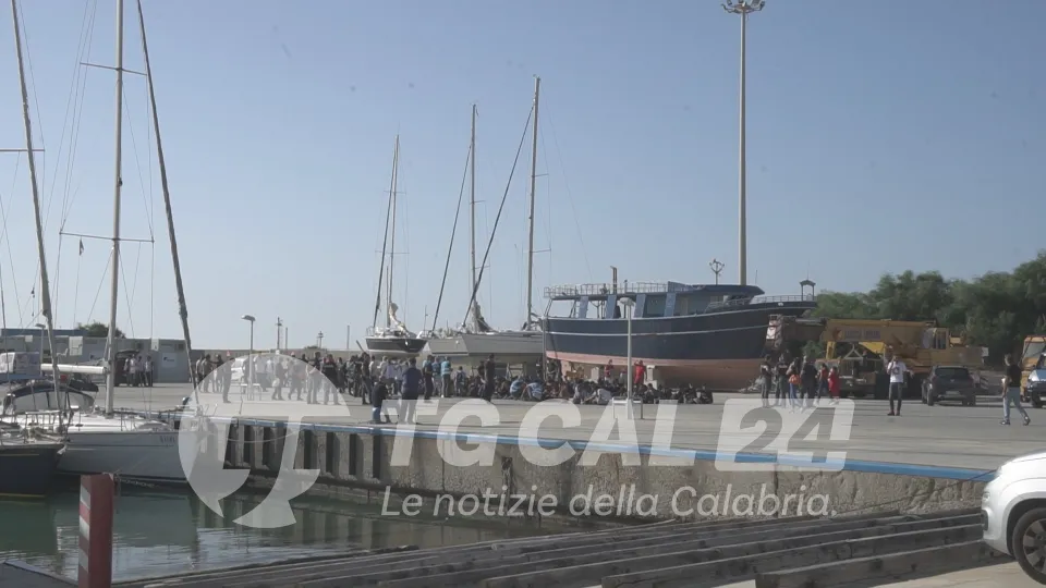 Migranti: arrivate 59 persone a Roccella Ionica, è il settimo sbarco in 18 giorni