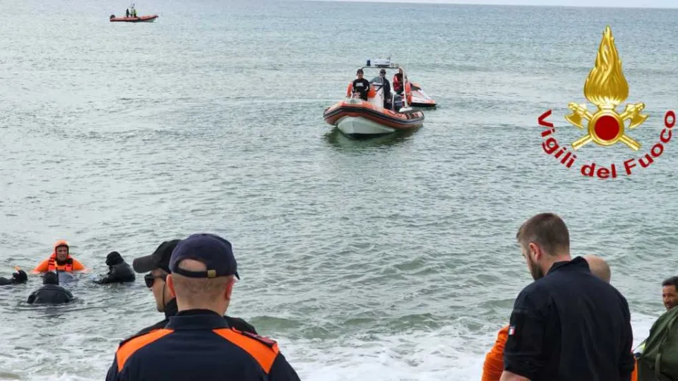 Naufragio di Steccato di Cutro, ritrovato il corpo di un uomo: le vittime salgono a 91