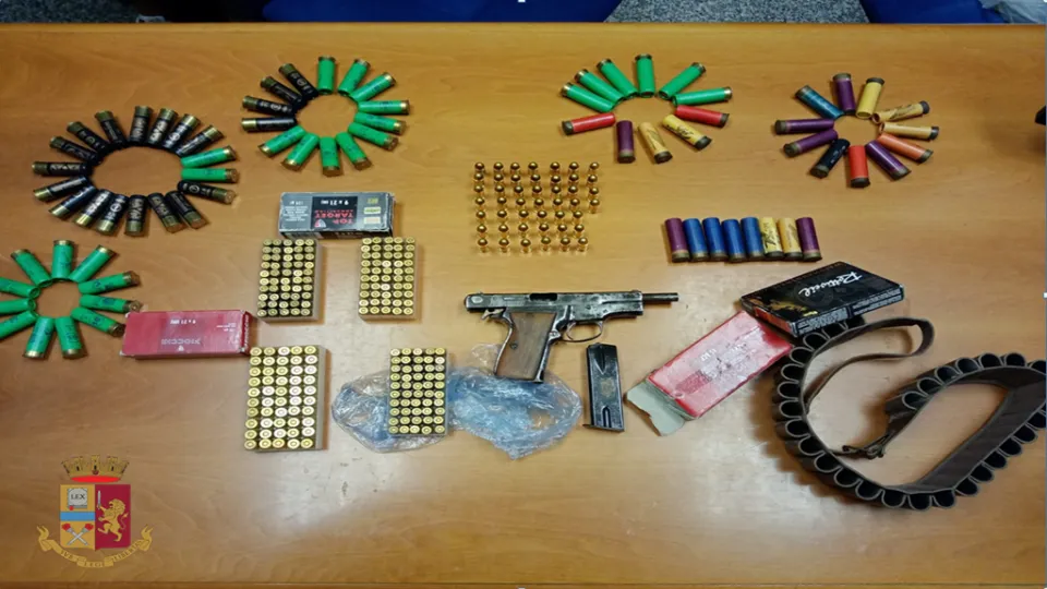Arrestati coniugi nel vibonese per possesso illegale di armi
