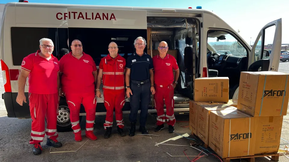 L'Agenzia delle dogane dona 4000 paia di scarpe alla Cri di Rosarno