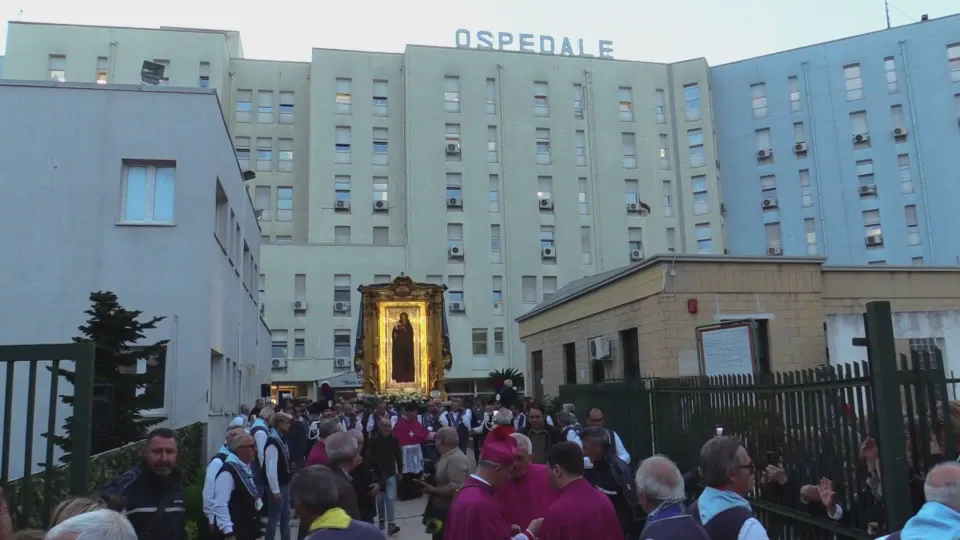 Il Quadro della Madonna di Capocolonna visita agli ammalati