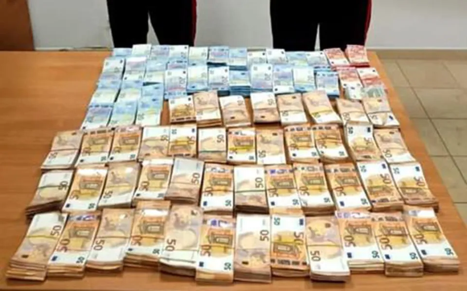 In casa avevano un milione e mezzo di euro in contanti: denunciata coppia di pensionati a Gioia Tauro