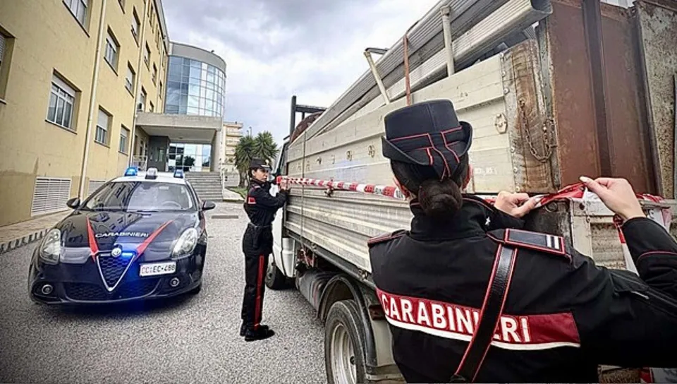 Lamezia, fermato autocarro carico di rifiuti speciali: denunciato 39enne