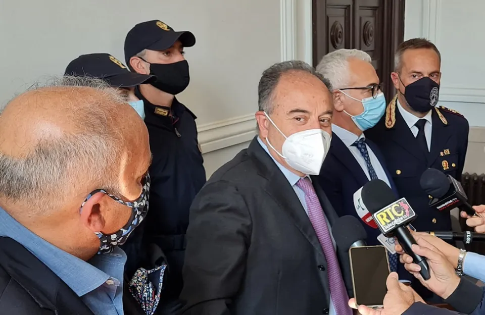 L'EDITORIALE A Catanzaro lo Stato c'è! Procura e Forze dell'ordine accanto ai cittadini che chiedono sicurezza