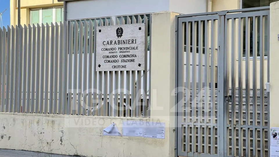 Maltrattamenti in famiglia: eseguite tre misure cautelari tra Crotone e provincia