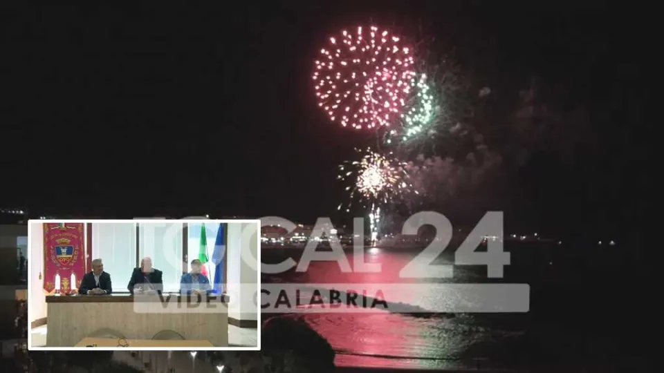 VIDEO | Dietrofront: a Crotone si faranno i fuochi d'artificio in onore della Madonna di Capocolonna