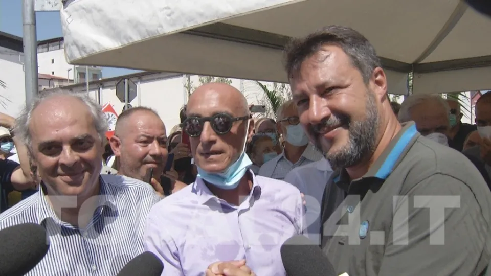 VIDEO | Sicurezza, lavoro, pulizia: Salvini apre la campagna elettorale a Crotone per le Comunali