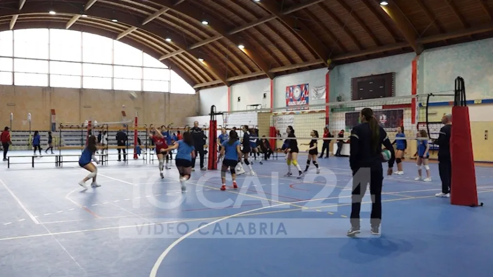 VIDEO | Pallavolo, a Crotone la selezione regionale femminile con la campionessa Antonella Del Core