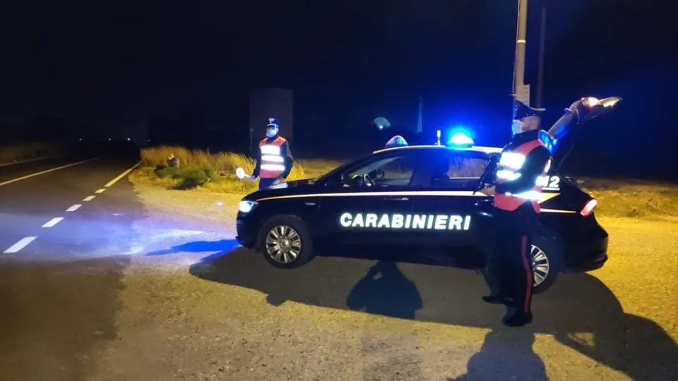Ritrovato 33enne con lesioni sul corpo sulla ss 106 nel Crotonese: avviate le indagini dai Carabinieri