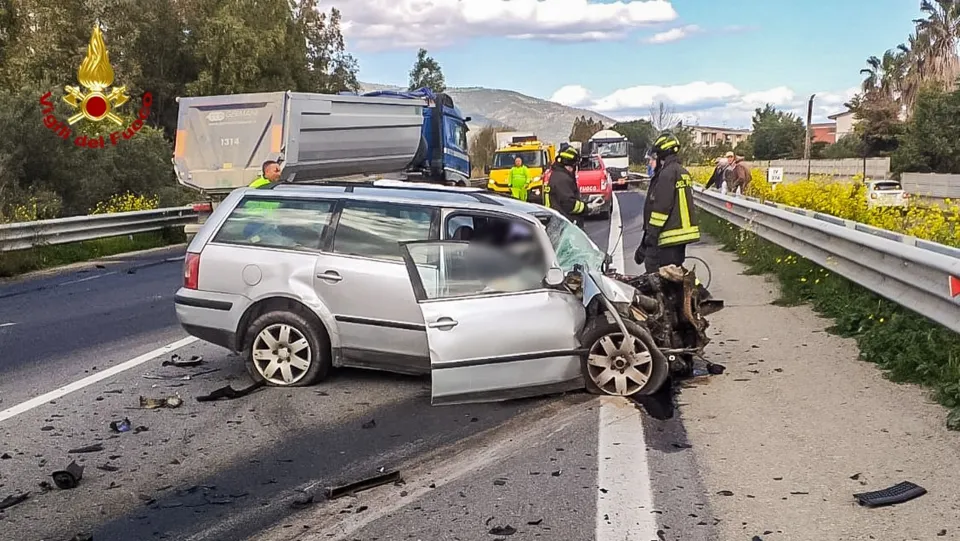 Ennesimo incidente sulla SS 106 nel Cosentino: un morto ed un ferito
