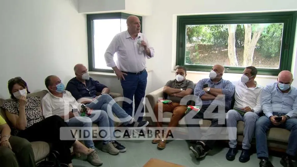 Emergenza rifiuti a Crotone, in arrivo ordinanza per il ripulire le strade: saranno conferiti a Columbra