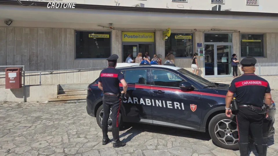 Crotone, più sicurezza agli uffici postali: Carabinieri a tutela degli anziani