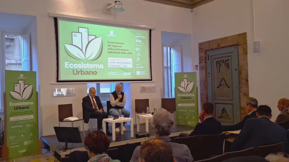 Ecosistema Urbano 2026, Calabria a 2 velocità: Cosenza vola, Reggio in coda