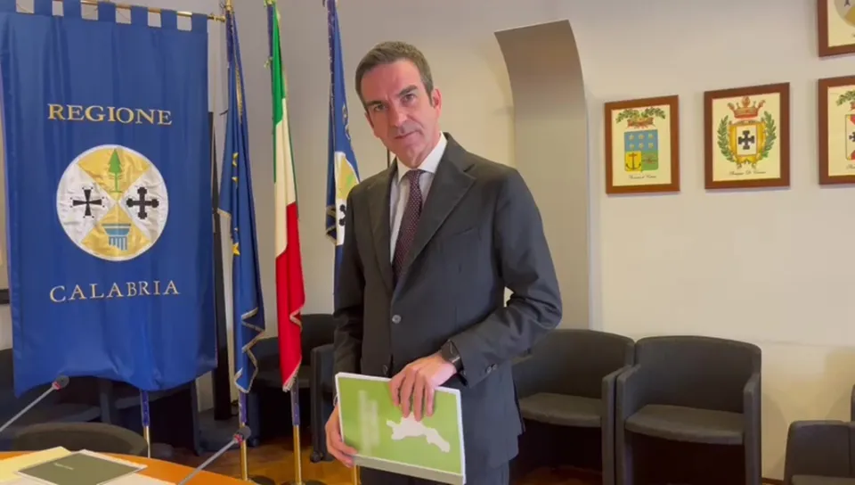 Aeroporti, Occhiuto: «Da oggi Sacal formalmente pubblica, Regione controlla il 61,2%»