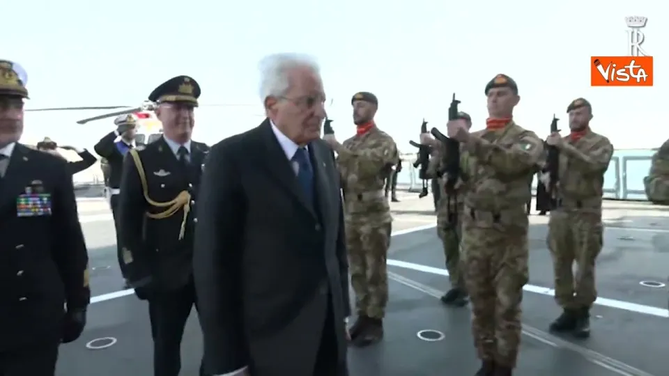 Mattarella visita la nave Bergamini al porto di Limassol, le immagini