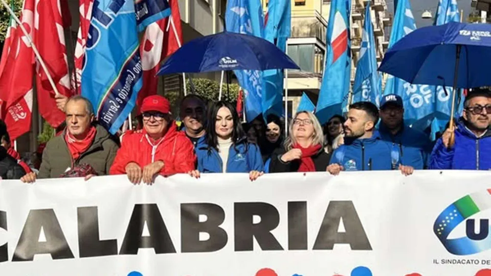 Sciopero Cgil e Uil: alta adesione in Calabria, oltre 3mila i partecipanti