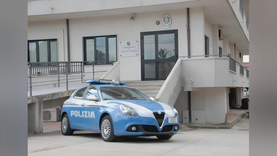 Stalking in centro accoglienza, arrestato un 18enne