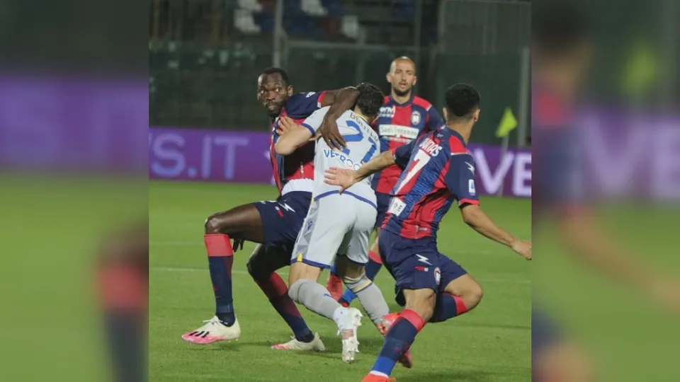 SERIE A | Vittoria d'orgoglio contro il Verona per il Crotone che abbandona l'ultimo posto in classifica