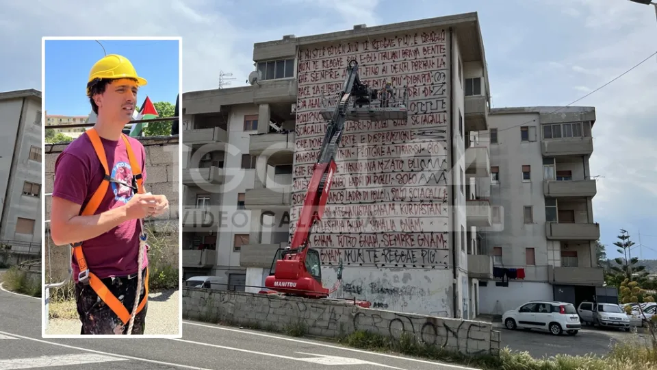 Arte, Jorit a Crotone per il murales di Rino Gaetano: iniziano i lavori ai 300 Alloggi (VIDEO)