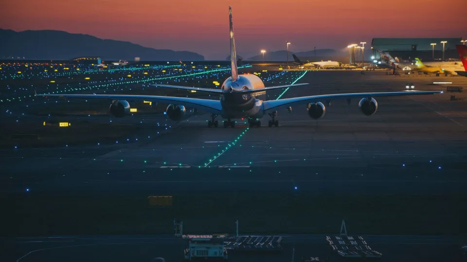 Carburante indisponibile negli aeroporti calabresi, Sacal rassicura: «Nessun impatto sui voli»