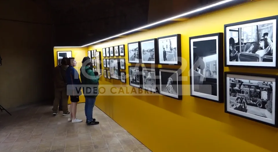 VIDEO | Tra sguardi ed emozioni: in mostra "Le strade di casa" di Vito Teti e Salvatore Piermarini