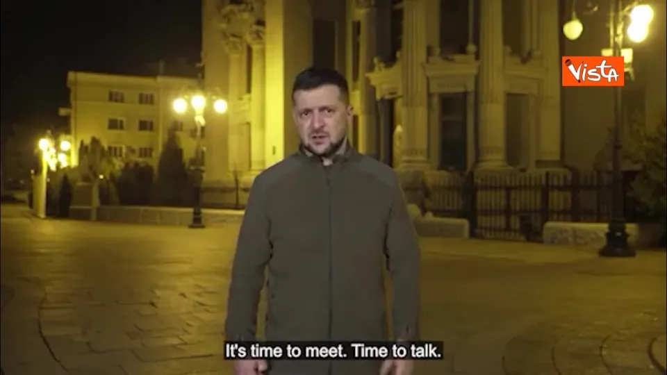 Guerra in Ucraina, Zelensky a Mosca: «E’ il momento di parlare e di incontrarci» (VIDEO)