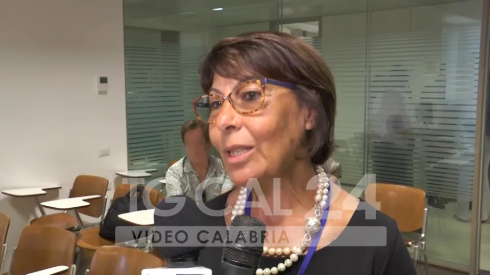 Regionali, il centrosinistra allargato candida Amalia Bruni: giovani, ambiente, trasporti le priorità