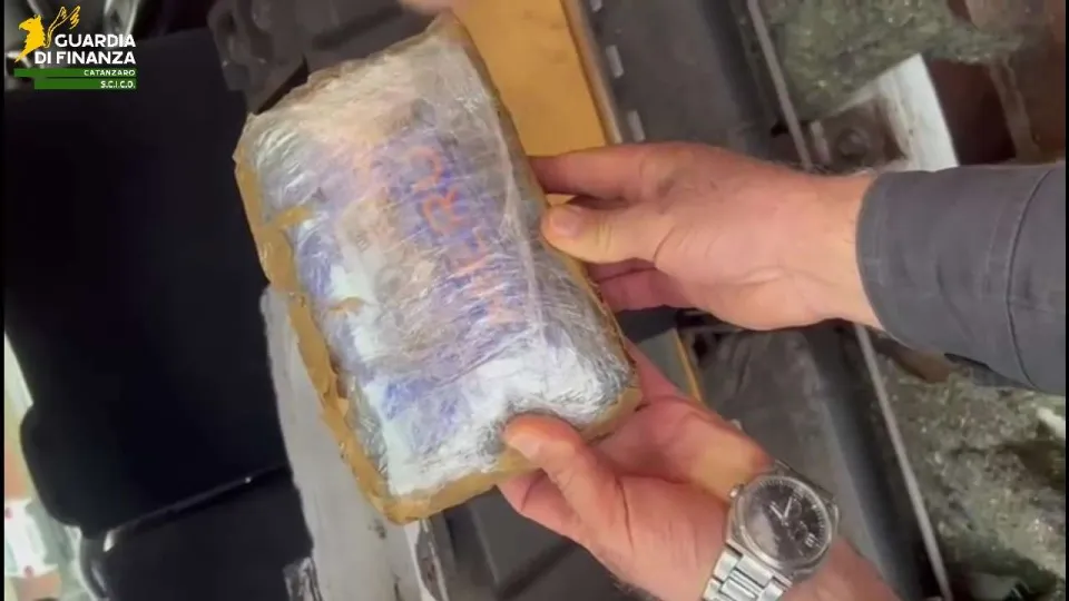 Traffico di droga e legami con la ’ndrangheta: 15 misure cautelari