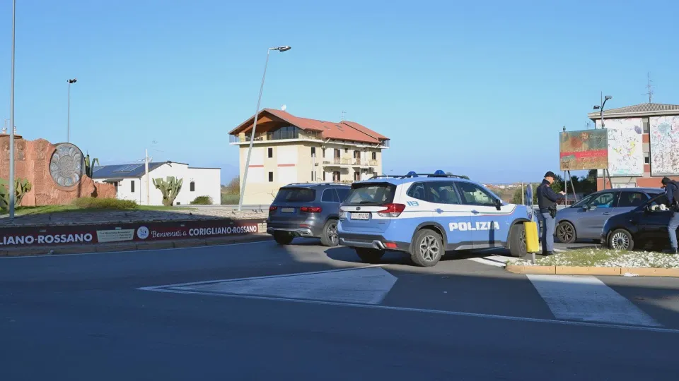 Corigliano, tenta di colpire la madre davanti alla Polizia: arrestato