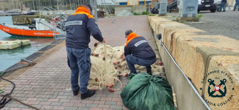 Crotone, Guardia Costiera: contrasto alla pesca illegale