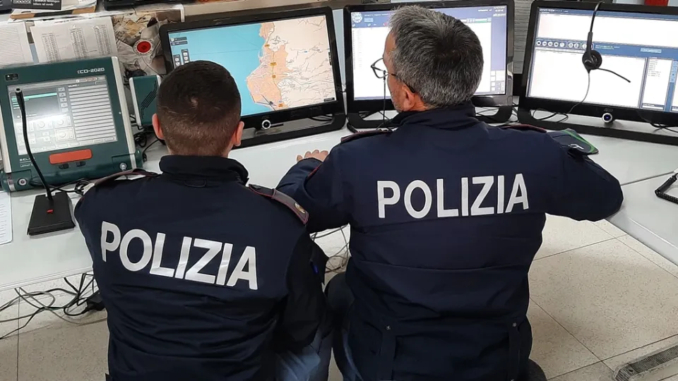 Reggio Calabria, picchiava la moglie incinta davanti ai figli: arrestato 41enne