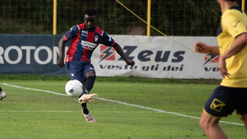 CALCIOMERCATO | Serie B, al Crotone arriva Musa Juwara in prestito dal Bologna (VIDEO)